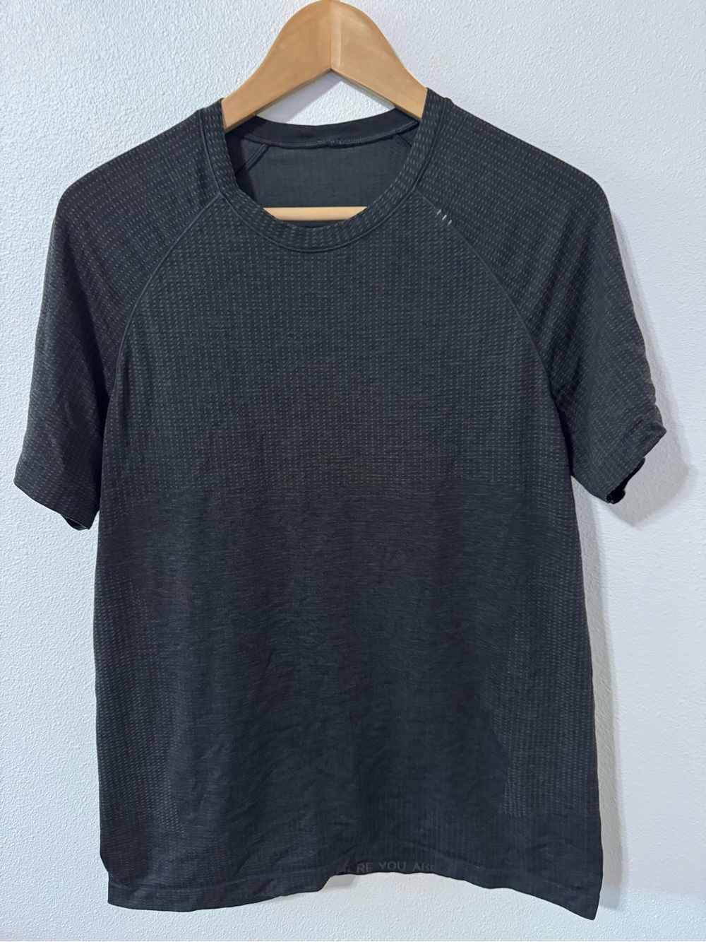 Lululemon Metal Vent Tech Short Sleeve Charcoal Gray Workout Athleisure-Medium